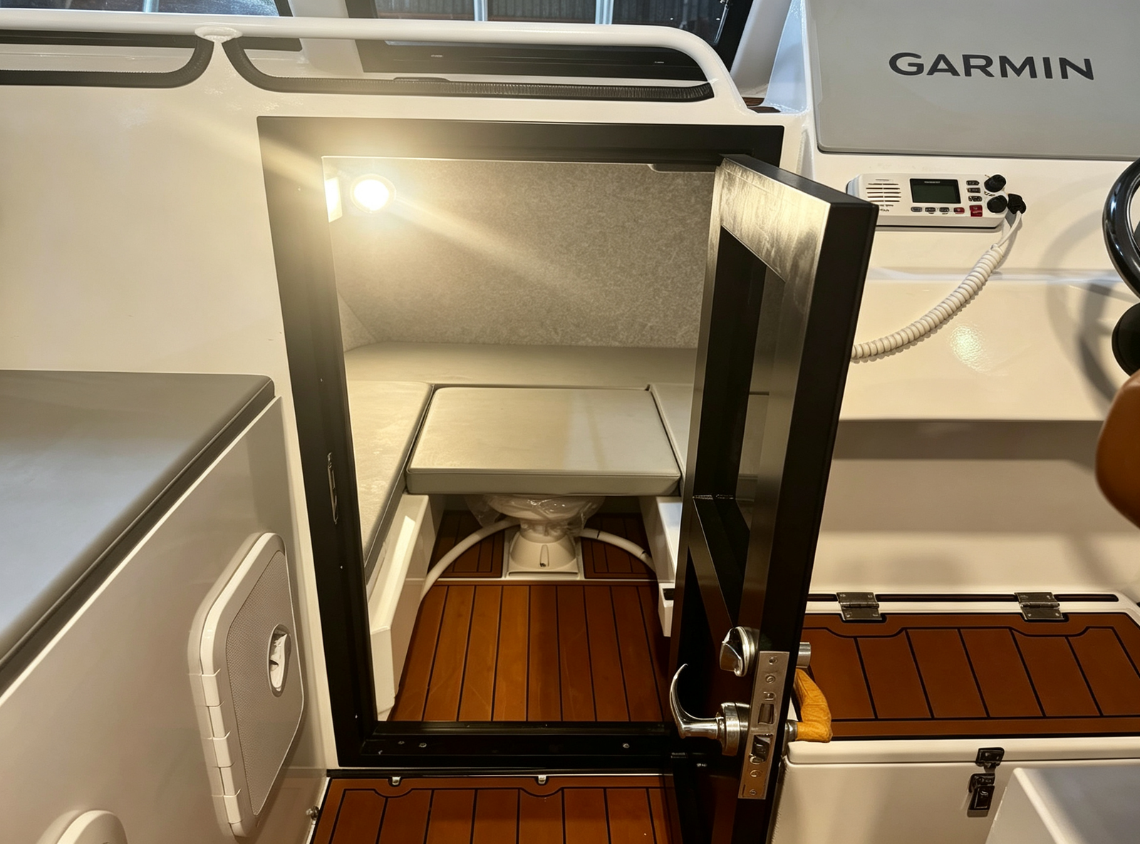 26FT Premium Thick-Bottom Aluminum Offshore Game Fishing Boat – Extended Hardtop Cabin Deep Sea Sport Vessel For 8 Passengers - 图片 5